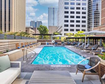 DoubleTree Suites by Hilton Austin Downtown Capitol - Austin - Svømmebasseng