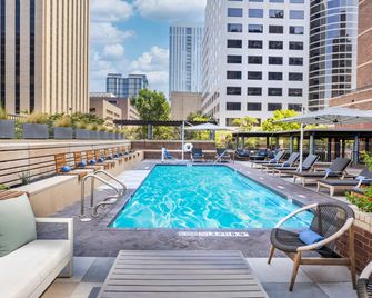 DoubleTree Suites by Hilton Austin Downtown Capitol - אוסטין - בריכה