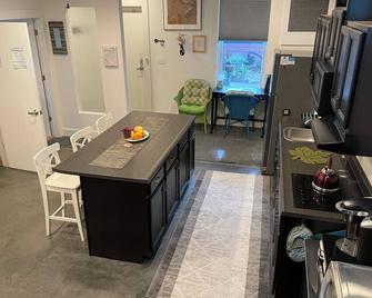 Studio:AC,WiFi, shower, tankless water heater, kitchen, adjustable beds, parking - Paducah