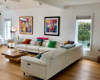 Luxuriously appointed 4 bedroom lakeside house - Cirencester - Pokój dzienny
