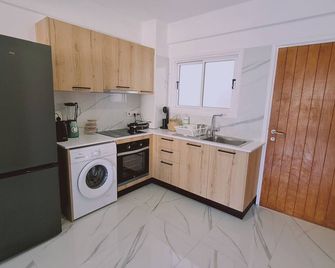 Stay Azure Dream Apartment - Paralímni - Kitchen