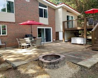 Keepin' It Reel - Guntersville - Binnenhof