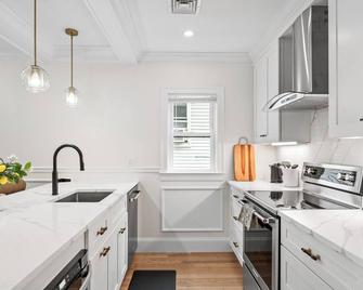 Forest Hill condos -Boston - Boston - Kitchen