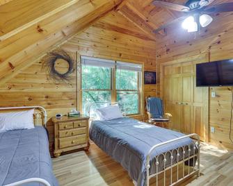 Riverfront Ellijay Cabin with Deck and Pool Access! - Ellijay - Bedroom