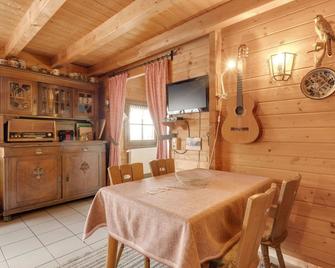 Wooden holiday home in Hinterrod with sauna - Eisfeld - Essbereich