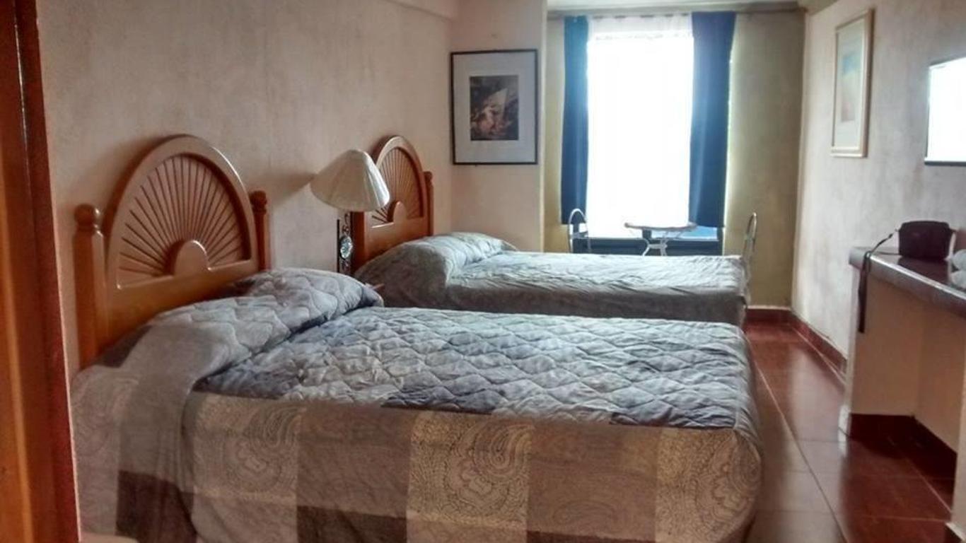 Hotel 12 Reales