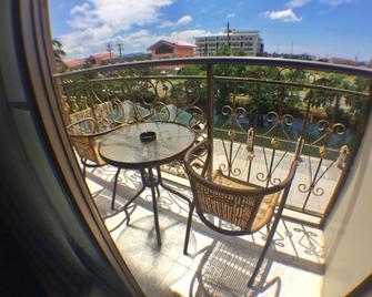 Grand Hoyah Hotel - Subic Bay Freeport Zone - Balcón