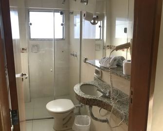 Portal Palace Hotel - אפרסידה - חדר רחצה