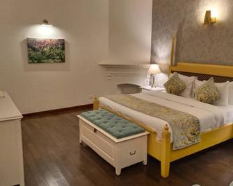 Pine Retreat - Mussoorie - Bedroom
