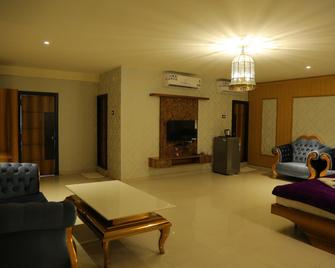 Santoshi Novatel Hotel - Raichur - Living room
