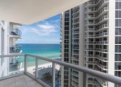 Sunny Isles 1bdr Sea View And Pool - Sunny Isles Beach - Balcony