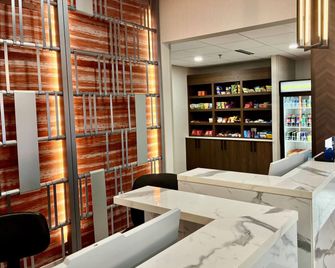 La Quinta Inn & Suites by Wyndham Auburn - Auburn - Accommodatie extra