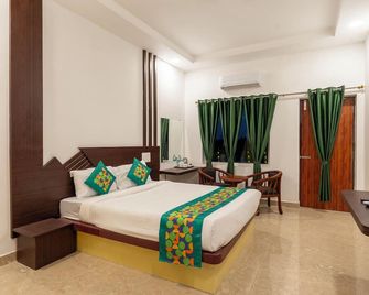Treebo Royal Plaza, 700 Mts From Promenade Beach - Pondicherry - Schlafzimmer