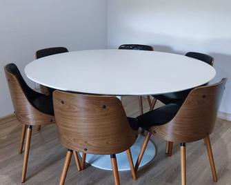 Apartamento mobiliado com ar condicionado em um quarto - Cascavel - Sala de jantar