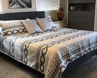 Charming Home In Lodi Wine Country - Lodi - Bedroom