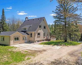 Cozy Cottage in Beaver Valley - Markdale - Building