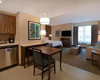 Stay, Relax, and Explore! 2 Spacious Units, Free Breakfast, Full Kitchen, Pool! - Winter Garden - Cuisine