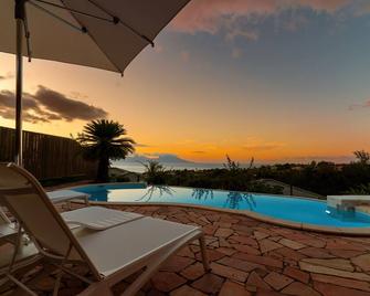 Magnificent 5 Br Villa with pool: amazing views - Punaauia - Basen