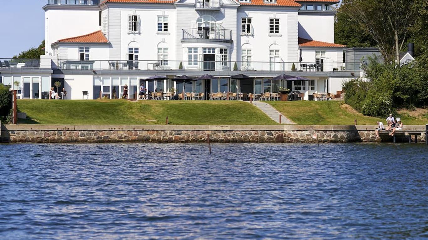 Sixtus Sinatur Hotel & Konference