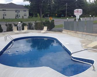 Top Hill Motel - Saratoga Springs - Piscina