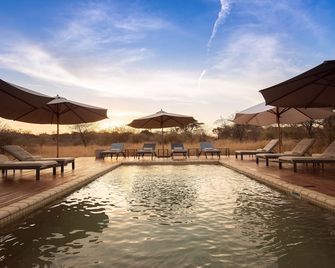 Tau Game Lodge - Supingstad