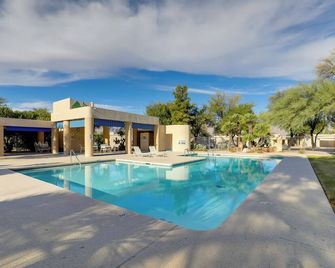 Sunny Tucson Townhome with Patio and Mountain Views! - Tucson - Basen