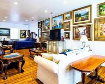 Vintage / antique 1200 sq. ft. interior studio & parking - Dallas - Sala de estar