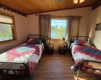 Family-friendly! Walking distance to food, shopping, rentals, boat landing. - Tomahawk - Slaapkamer