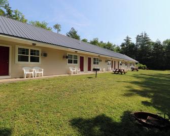 The Villager Motel - Bartlett - Building