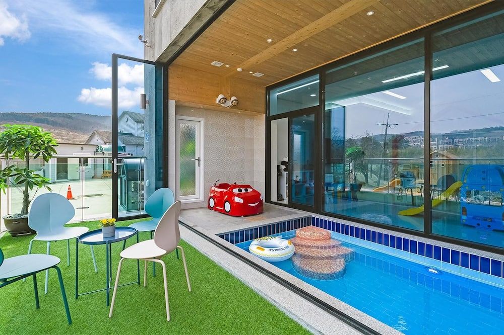 Pool view of Gyeongju Cheongun28 Kids Poolvilla