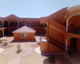 Los Cedros Hotel Inn Nuevo Casas Grandes - Nuevas Casas Grandes - Patio