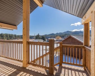 Gold VC Custer`s Loft | 1 Bed, 1 Bath - Custer - Balcony