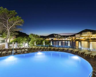 Palladium Hotel Cala Llonga- 只招待成人 - 聖歐拉利亞德爾里奧 - 聖埃烏拉利亞 - 游泳池
