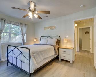 Gulfport Home With Fire Pit Rvandtrailer Parking - Gulfport - Bedroom