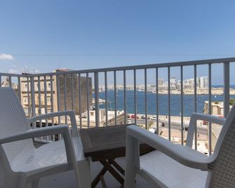 Lucky Star 202 by Vallettastay - Valletta - Balcony