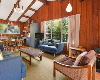 Te Kuru Cabin - Pukawa Bay Holiday Home - Kuratau - Phòng khách