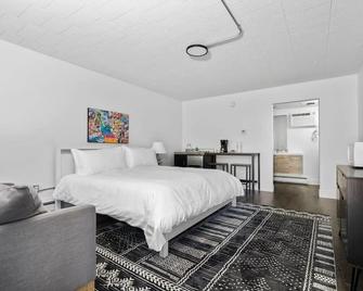 Apartment close to downtown, beaches, and wineries - Traverse City - Bedroom