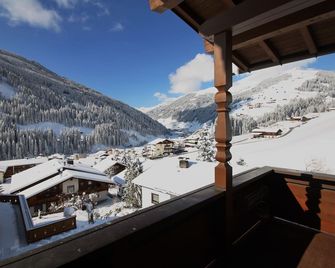 Apartments Schöne Aussicht - Tux - Balkón
