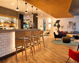 هوليداي إن إكسبرس تشلتنهام، آن آي آيتش جي هوتل - شلتنهام - بار