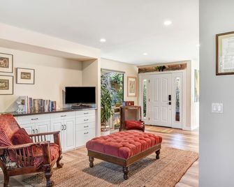 Sonoma Wine Country Cottage Private and Quiet - Sonoma - Living room