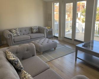 Garden Holiday Lodge - The Sunshine Coast of Eastbourne, East Sussex - Eastbourne - Living room