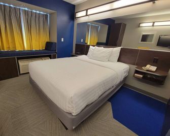 Microtel Inn & Suites by Wyndham Council Bluffs/Omaha - Council Bluffs - Soverom