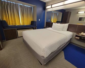 Microtel Inn & Suites by Wyndham Council Bluffs/Omaha - קאונסיל בלאפס - חדר שינה