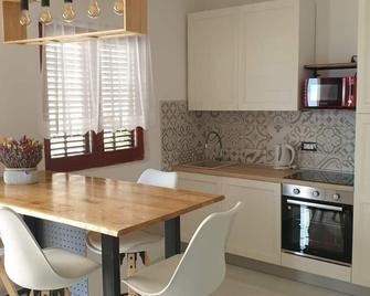 Apartments by the sea Omis - 21590 - Omiš - Kitchen