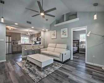 Apopka Getaway with Yard and Covered Patio - Apopka - Sala de estar