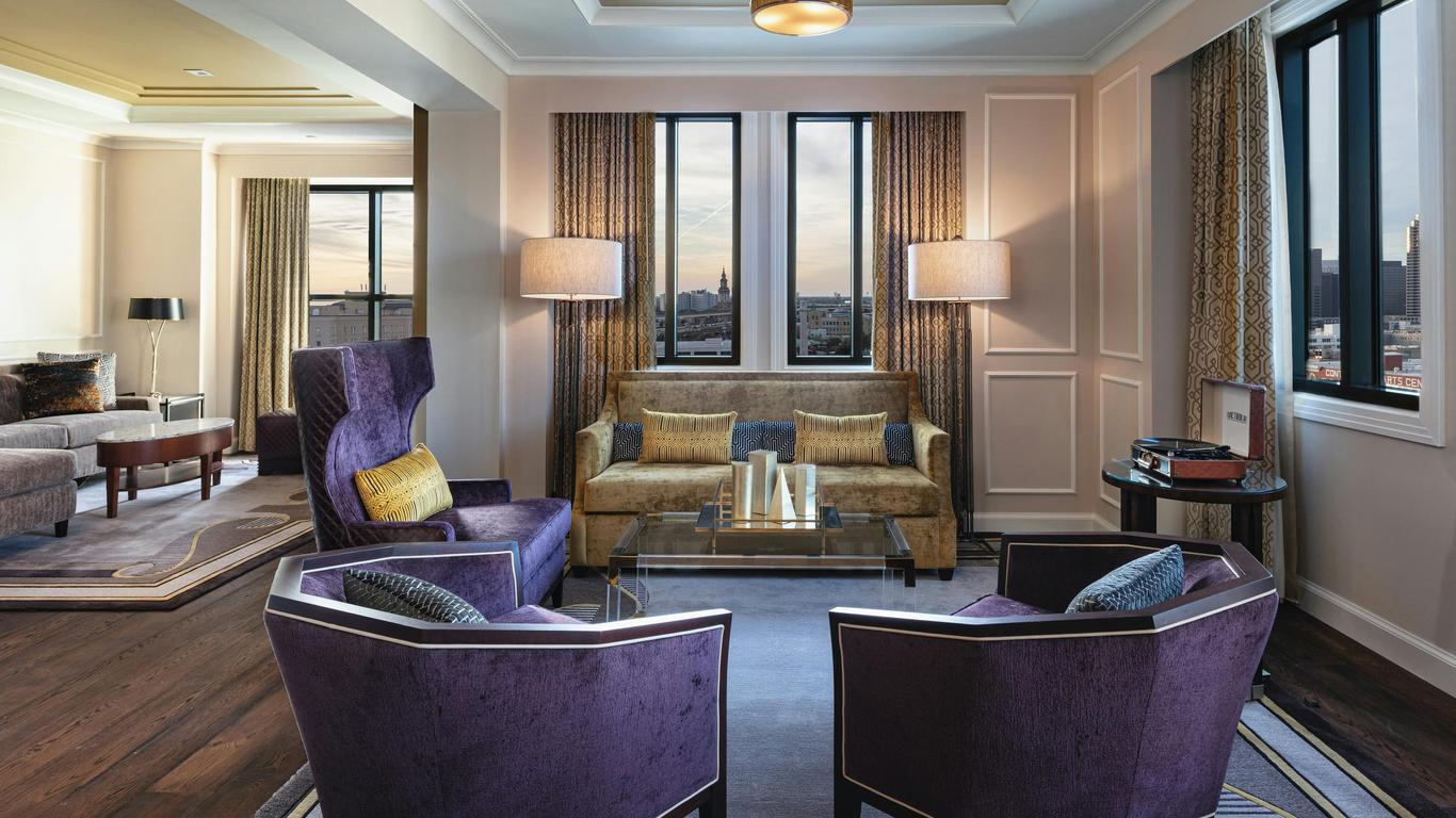 The Higgins Hotel New Orleans, Curio Collection by Hilton
