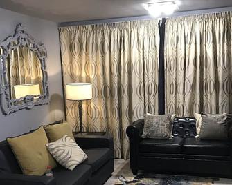 Clamenti- Canongate - East Kilbride - Living room