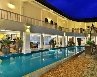Hibiscus Beach Hotel & Villas - Kalutara - Pool