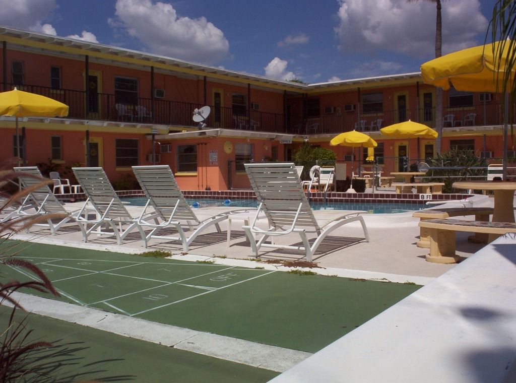 Sundial Motel - سانت بيتي بيتش - حوض السباحة