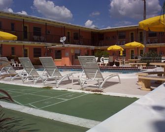 Sundial Motel - سانت بيتي بيتش - حوض السباحة